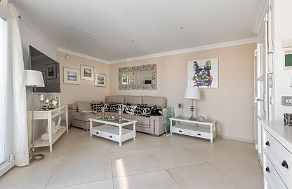 Penthouse in Playa de Palma - helles Wohnzimmer mit gemütlicher Einrichtung
