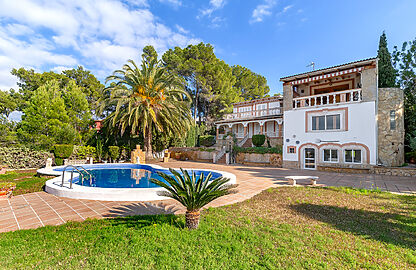 Renovierungsbedürftige Villa mit Meerblick und viel Potential in Santa Ponsa 1