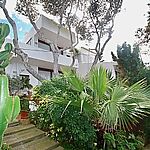 Villa in Bahia Grande - Blick auf das Haus mit schön eingewachsenem Garten