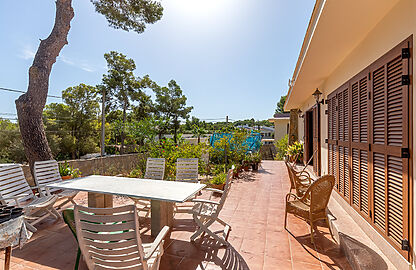 Villa in Santa Ponsa  - Terrasse mit Blick ins Grüne