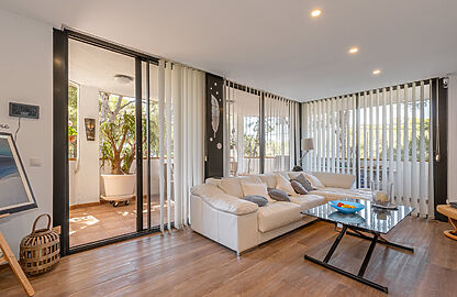 Apartment in Santa Ponsa - Heller Wohnbereich mit bodentiefen Fenstern