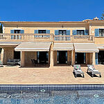 Mediterrane Villa mit Ferienvermietlizenz in erster Meereslinie in Cala Pi 2