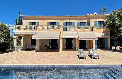Mediterrane Villa mit Ferienvermietlizenz in erster Meereslinie in Cala Pi 2