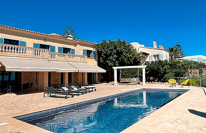 Mediterrane Villa mit Ferienvermietlizenz in erster Meereslinie in Cala Pi 3