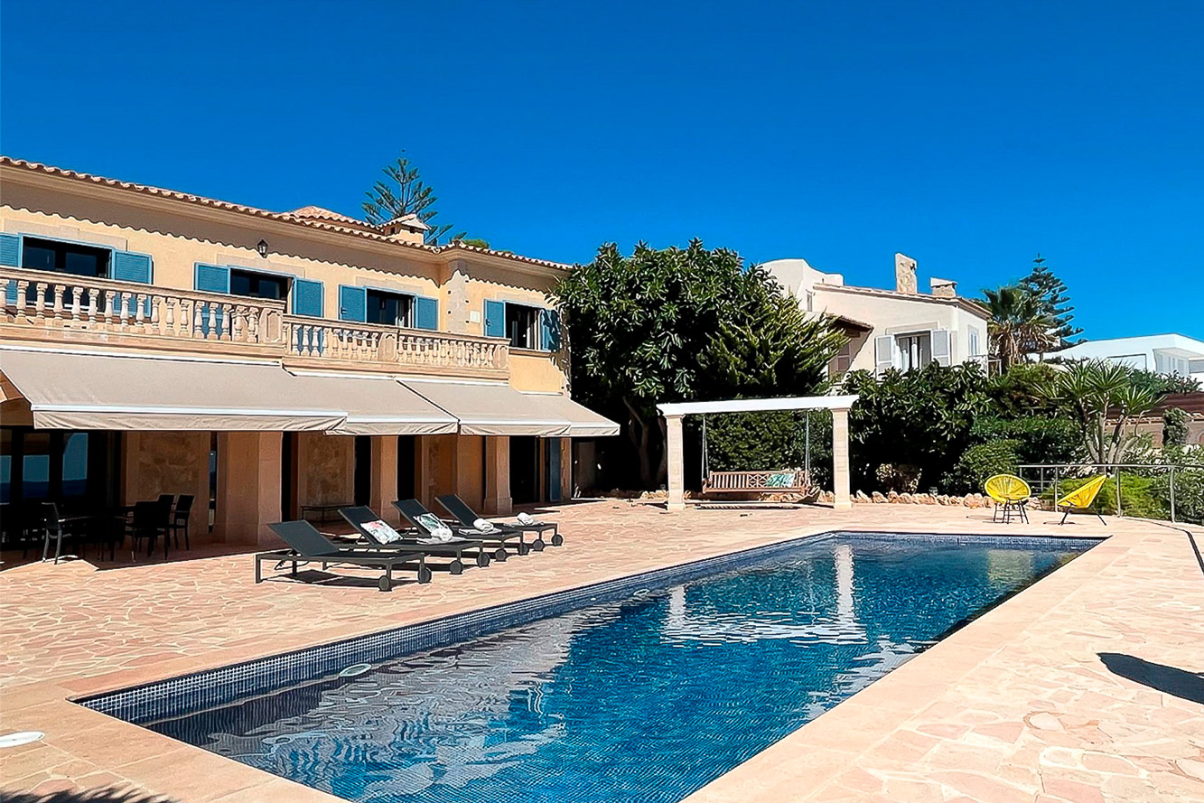 Mediterrane Villa mit Ferienvermietlizenz in erster Meereslinie in Cala Pi 3